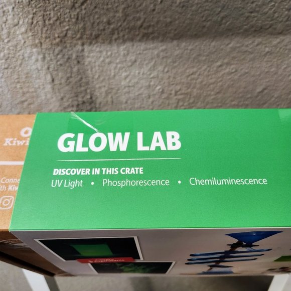 NEW Glow Lab KiwiCo. Kiwi Crate Science Experiment Craft Kit UV Light  chemistry - Picture 6 of 12